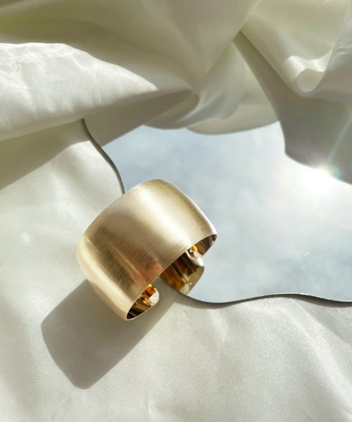 kutir（クティール）の「アソートワイドバングル（バングル/リストバンド・レディース・シルバー系その他2/ゴールド系その他2/シルバー/ゴールド・FREE）」の4枚目の写真