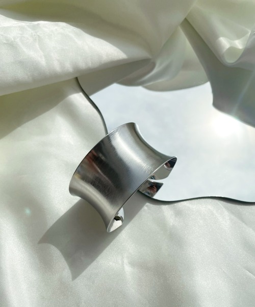 kutir（クティール）の「アソートワイドバングル（バングル/リストバンド・レディース・シルバー系その他2/ゴールド系その他2/シルバー/ゴールド・FREE）」の3枚目の写真