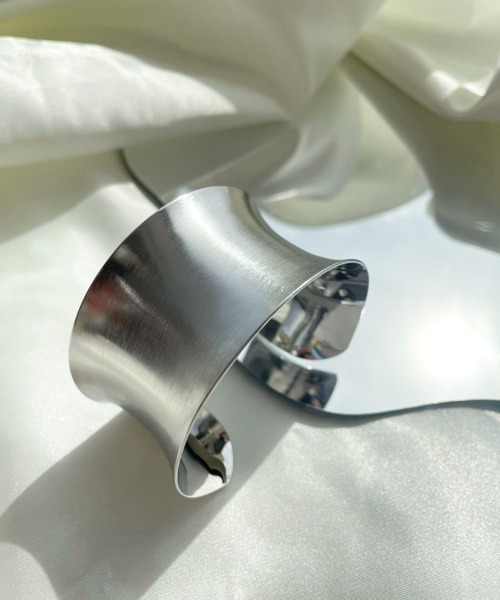 kutir（クティール）の「アソートワイドバングル（バングル/リストバンド・レディース・シルバー系その他2/ゴールド系その他2/シルバー/ゴールド・FREE）」の9枚目の写真