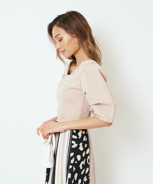 SPIRALGIRL（スパイラルガール）の「タックスリーブデニムトップス（シャツ/ブラウス・レディース・ベージュ/ブルー・FREE）」の12枚目の写真