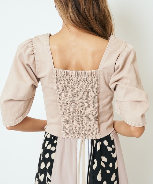 SPIRALGIRL（スパイラルガール）の「タックスリーブデニムトップス（シャツ/ブラウス・レディース・ベージュ/ブルー・FREE）」の5枚目の写真