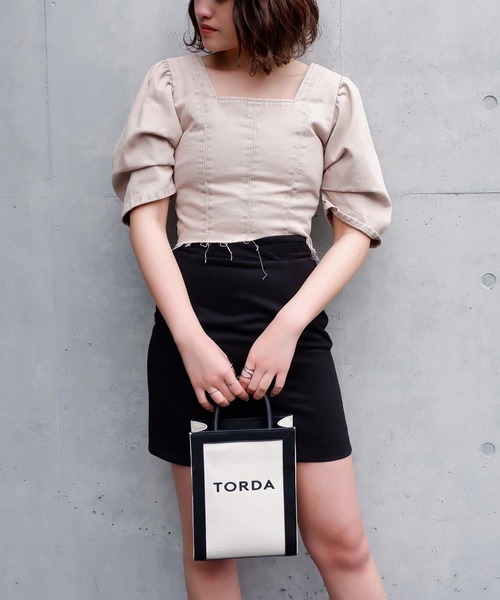 SPIRALGIRL（スパイラルガール）の「タックスリーブデニムトップス（シャツ/ブラウス・レディース・ベージュ/ブルー・FREE）」の6枚目の写真