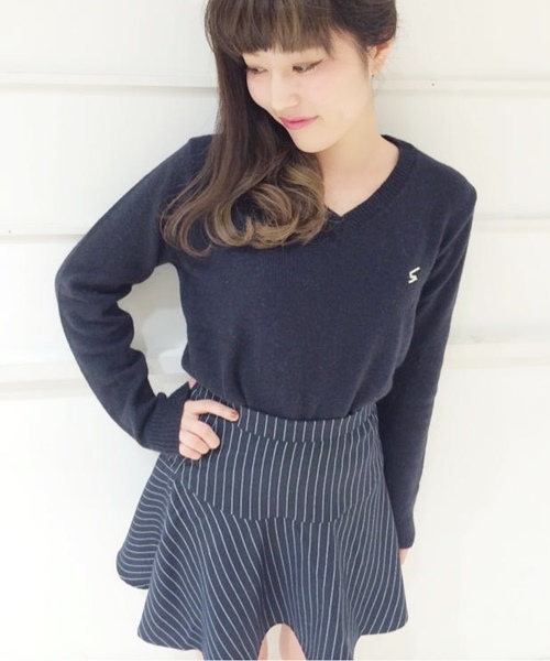 Chico(チコ)の「ナイロンアンゴラVニット(ニット/セーター・レディース・グレー/ホワイト/レッド/ミント/ネイビー・FREE)」の4枚目の写真