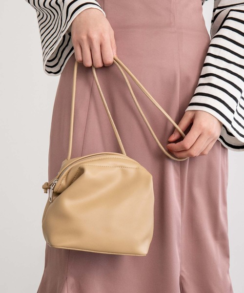 fifth（フィフス）の「フェイクレザーラウンドミニバッグ（ショルダーバッグ・レディース・ホワイト/ブラック/ベージュ・FREE）」の3枚目の写真