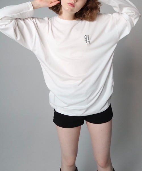 epine（エピヌ）の「pinup girl long tee（Tシャツ/カットソー・レディース・ホワイト/グレー・FREE）」の2枚目の写真