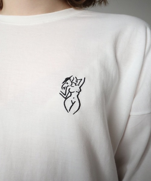 epine（エピヌ）の「pinup girl long tee（Tシャツ/カットソー・レディース・ホワイト/グレー・FREE）」の15枚目の写真