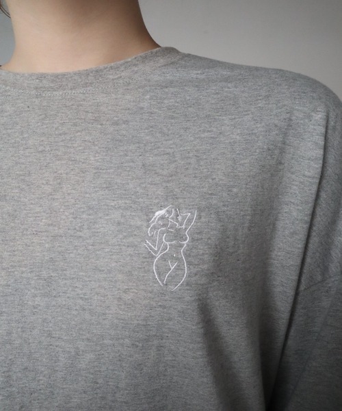 epine（エピヌ）の「pinup girl long tee（Tシャツ/カットソー・レディース・ホワイト/グレー・FREE）」の17枚目の写真