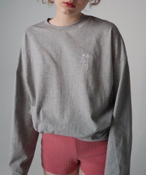 epine（エピヌ）の「pinup girl long tee（Tシャツ/カットソー・レディース・ホワイト/グレー・FREE）」の9枚目の写真