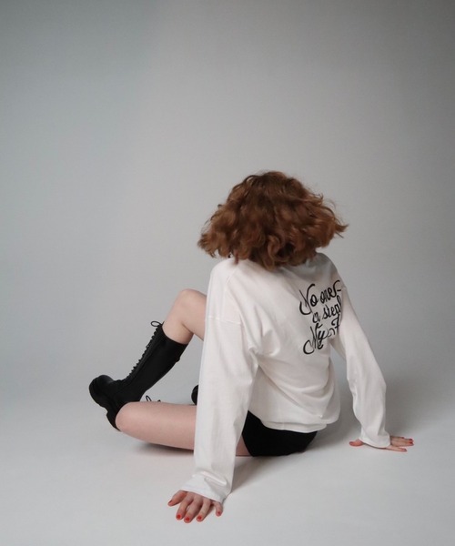 epine（エピヌ）の「pinup girl long tee（Tシャツ/カットソー・レディース・ホワイト/グレー・FREE）」の7枚目の写真