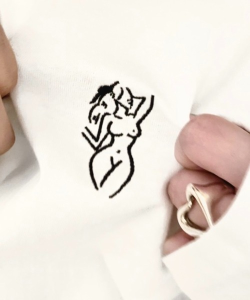 epine（エピヌ）の「pinup girl long tee（Tシャツ/カットソー・レディース・ホワイト/グレー・FREE）」の4枚目の写真