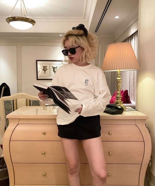 epine（エピヌ）の「pinup girl long tee（Tシャツ/カットソー・レディース・ホワイト/グレー・FREE）」の19枚目の写真