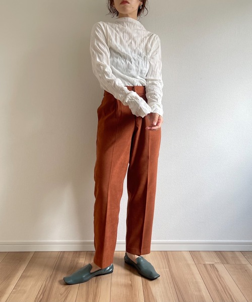 wee9s(ウィークス)の「petit high neck wave knit tops / シワ加工でアイロン不要なプチハイネッククリンクルニットブラウス(シャツ/ブラウス・レディース・ホワイト/ブラック/ベージュ/チャコール・FREE)」の8枚目の写真