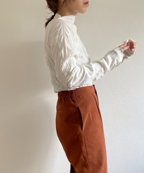 wee9s(ウィークス)の「petit high neck wave knit tops / シワ加工でアイロン不要なプチハイネッククリンクルニットブラウス(シャツ/ブラウス・レディース・ホワイト/ブラック/ベージュ/チャコール・FREE)」の9枚目の写真