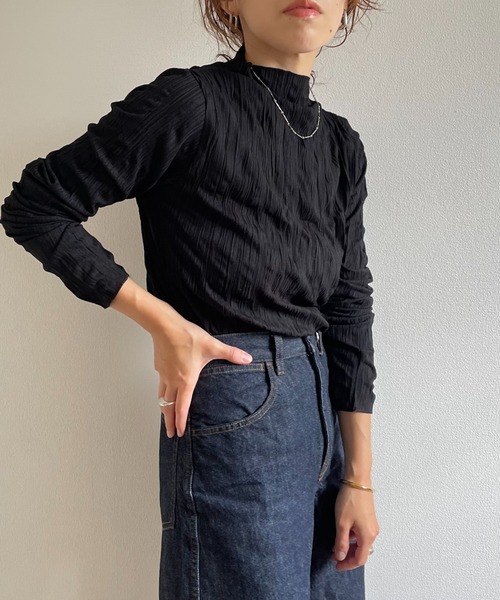 wee9s(ウィークス)の「petit high neck wave knit tops / シワ加工でアイロン不要なプチハイネッククリンクルニットブラウス(シャツ/ブラウス・レディース・ホワイト/ブラック/ベージュ/チャコール・FREE)」の20枚目の写真