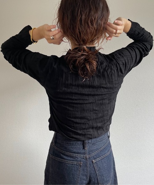 wee9s(ウィークス)の「petit high neck wave knit tops / シワ加工でアイロン不要なプチハイネッククリンクルニットブラウス(シャツ/ブラウス・レディース・ホワイト/ブラック/ベージュ/チャコール・FREE)」の21枚目の写真