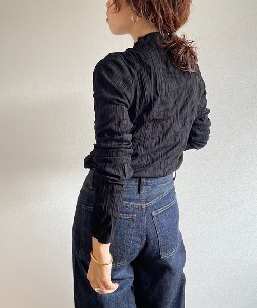 wee9s(ウィークス)の「petit high neck wave knit tops / シワ加工でアイロン不要なプチハイネッククリンクルニットブラウス(シャツ/ブラウス・レディース・ホワイト/ブラック/ベージュ/チャコール・FREE)」の22枚目の写真