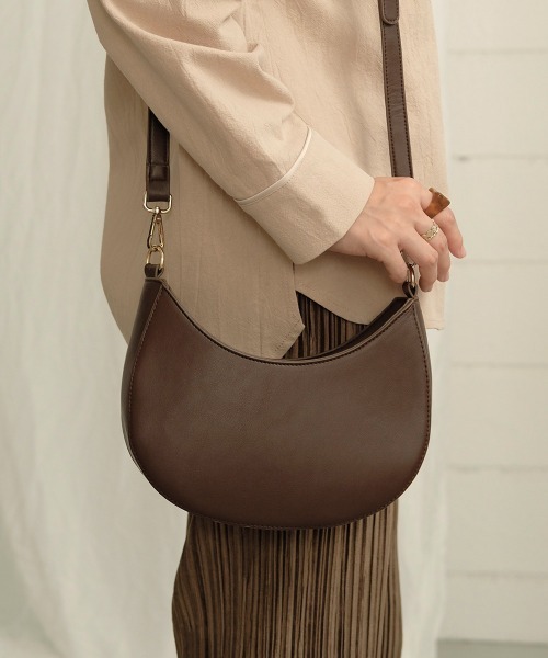 Bab（バブ）の「【WEB限定】ラッフルハンドルショルダーバッグ（ショルダーバッグ・レディース・ブラック/ダークブラウン/ブルー/キャメル/ライトグリーン・ONESIZE）」の3枚目の写真