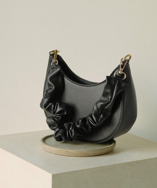 Bab（バブ）の「【WEB限定】ラッフルハンドルショルダーバッグ（ショルダーバッグ・レディース・ブラック/ダークブラウン/ブルー/キャメル/ライトグリーン・ONESIZE）」の2枚目の写真