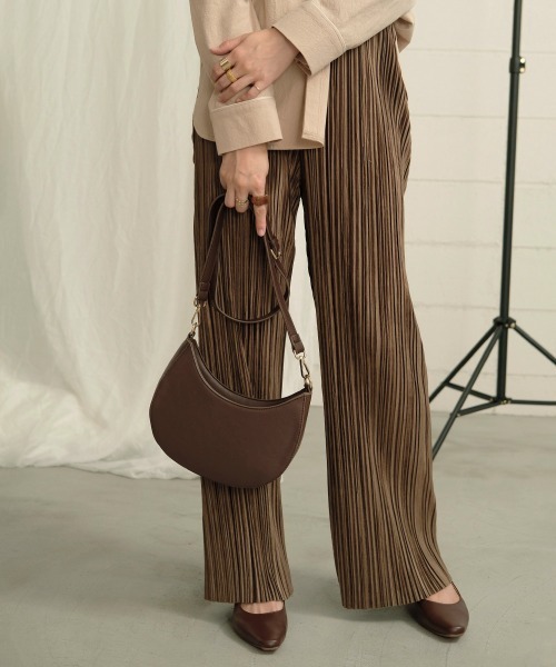 Bab（バブ）の「【WEB限定】ラッフルハンドルショルダーバッグ（ショルダーバッグ・レディース・ブラック/ダークブラウン/ブルー/キャメル/ライトグリーン・ONESIZE）」の12枚目の写真