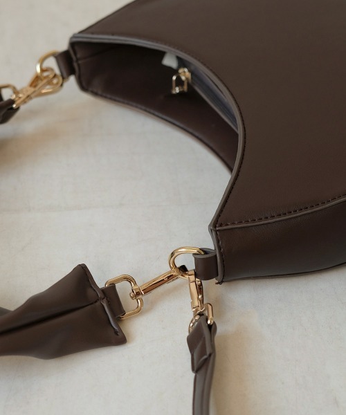 Bab（バブ）の「【WEB限定】ラッフルハンドルショルダーバッグ（ショルダーバッグ・レディース・ブラック/ダークブラウン/ブルー/キャメル/ライトグリーン・ONESIZE）」の10枚目の写真