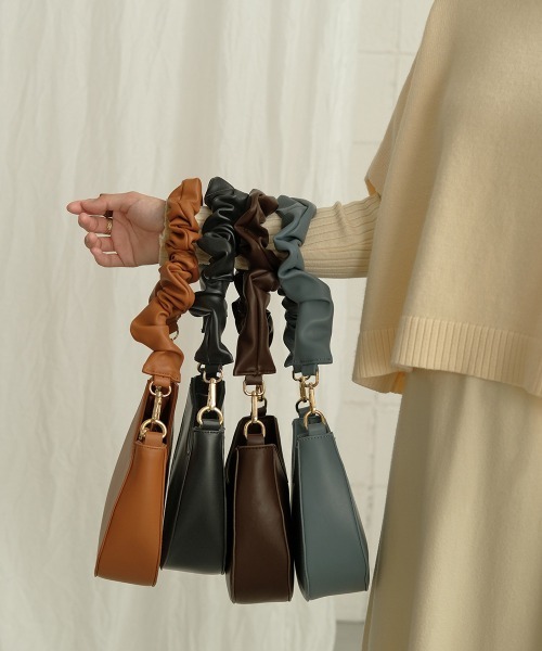 Bab（バブ）の「【WEB限定】ラッフルハンドルショルダーバッグ（ショルダーバッグ・レディース・ブラック/ダークブラウン/ブルー/キャメル/ライトグリーン・ONESIZE）」の9枚目の写真