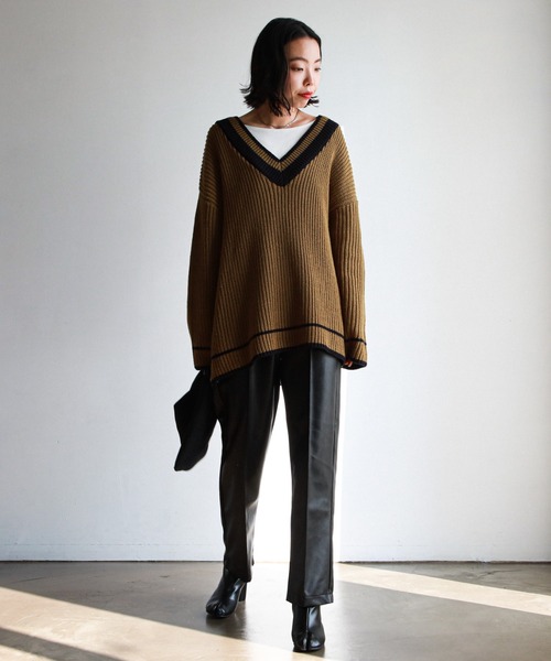 feepur（フェピュール）の「フェイクレザーストレートパンツ（その他パンツ・レディース・ブラック/アイボリー・MEDIUM）」の16枚目の写真