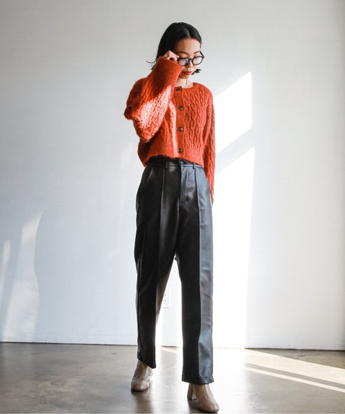 feepur（フェピュール）の「フェイクレザーストレートパンツ（その他パンツ・レディース・ブラック/アイボリー・MEDIUM）」の14枚目の写真