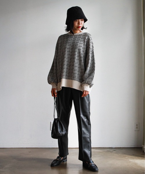 feepur（フェピュール）の「フェイクレザーストレートパンツ（その他パンツ・レディース・ブラック/アイボリー・MEDIUM）」の12枚目の写真