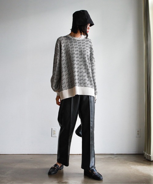 feepur（フェピュール）の「フェイクレザーストレートパンツ（その他パンツ・レディース・ブラック/アイボリー・MEDIUM）」の13枚目の写真