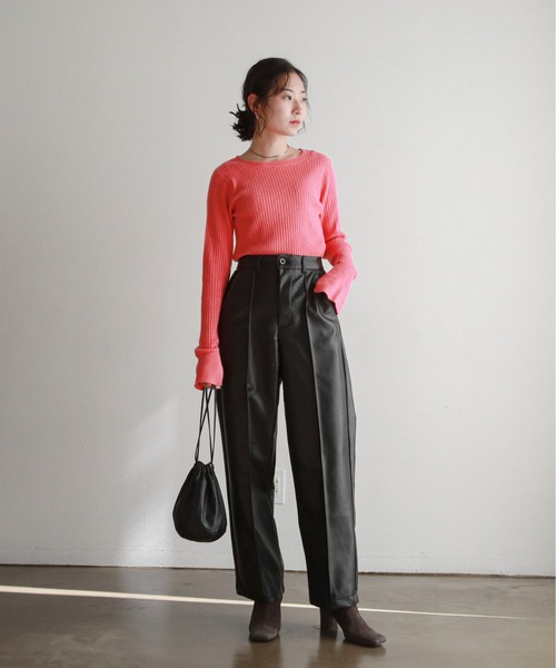 feepur（フェピュール）の「フェイクレザーストレートパンツ（その他パンツ・レディース・ブラック/アイボリー・MEDIUM）」の11枚目の写真