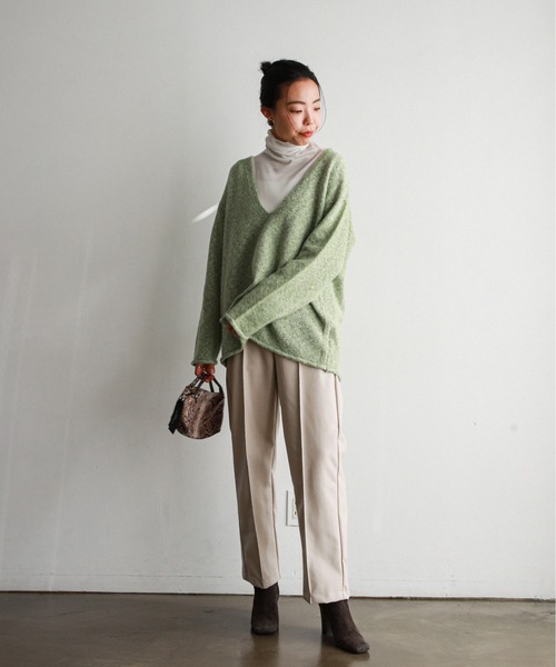 feepur（フェピュール）の「フェイクレザーストレートパンツ（その他パンツ・レディース・ブラック/アイボリー・MEDIUM）」の7枚目の写真