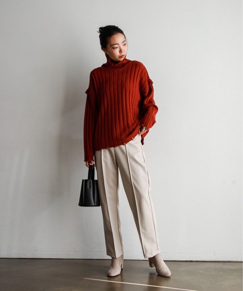 feepur（フェピュール）の「フェイクレザーストレートパンツ（その他パンツ・レディース・ブラック/アイボリー・MEDIUM）」の4枚目の写真