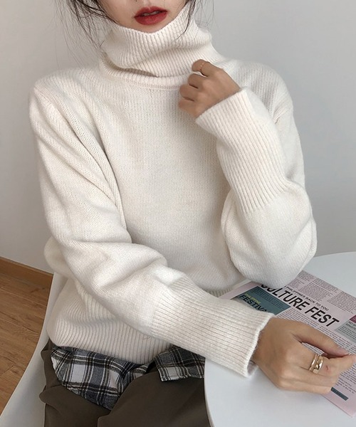 Doula Doula(ドゥーラドゥーラ)の「ハイネックオーバーサイズニット(ニット/セーター・レディース・オフホワイト/ブラック/オレンジ/パープル/ブルー/ブラウン/キャメル・FREE)」の9枚目の写真