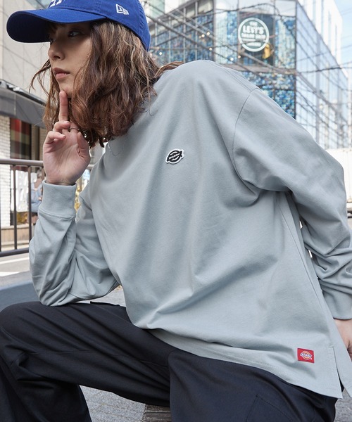 Dickies(ディッキーズ)の「Dickies/ディッキーズ オーバーサイズワッペンロンT(Tシャツ/カットソー・レディース・ブラック/カーキ/サックスブルー/ピンク/ブルー/オートミール/チャコール/ベージュ系2・M/L)」の6枚目の写真