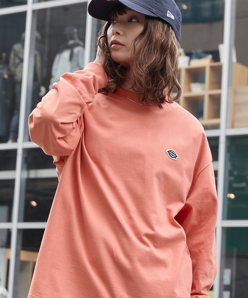 Dickies(ディッキーズ)の「Dickies/ディッキーズ オーバーサイズワッペンロンT(Tシャツ/カットソー・レディース・ブラック/カーキ/サックスブルー/ピンク/ブルー/オートミール/チャコール/ベージュ系2・M/L)」の8枚目の写真