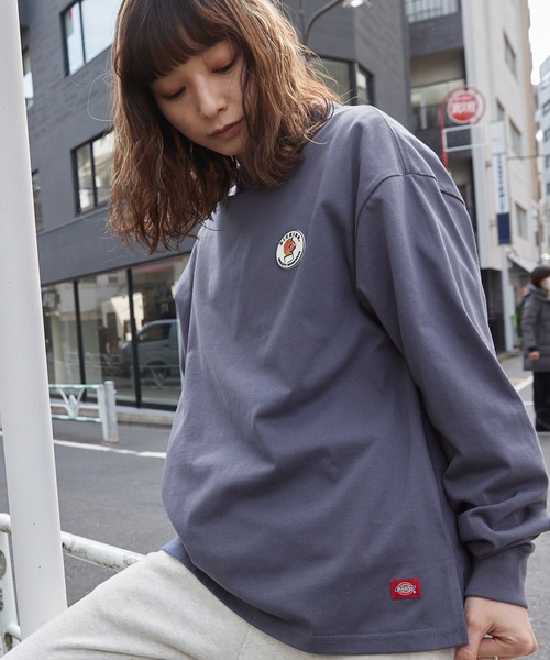 Dickies(ディッキーズ)の「Dickies/ディッキーズ オーバーサイズワッペンロンT(Tシャツ/カットソー・レディース・ブラック/カーキ/サックスブルー/ピンク/ブルー/オートミール/チャコール/ベージュ系2・M/L)」の7枚目の写真