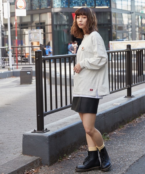 Dickies(ディッキーズ)の「Dickies/ディッキーズ オーバーサイズワッペンロンT(Tシャツ/カットソー・レディース・ブラック/カーキ/サックスブルー/ピンク/ブルー/オートミール/チャコール/ベージュ系2・M/L)」の13枚目の写真