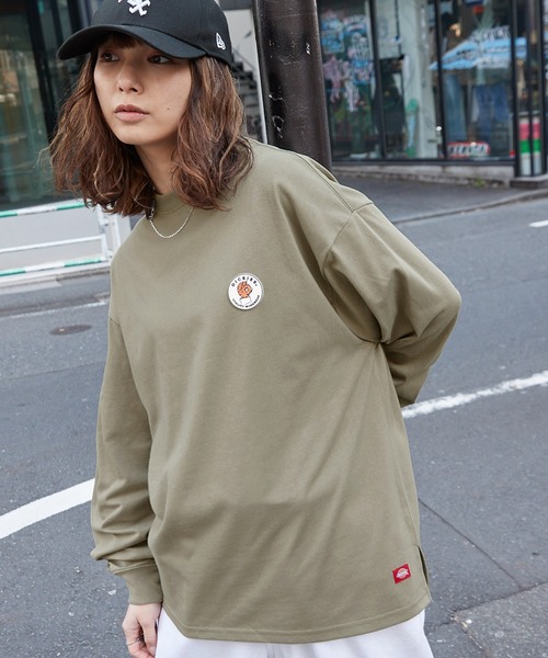 Dickies(ディッキーズ)の「Dickies/ディッキーズ オーバーサイズワッペンロンT(Tシャツ/カットソー・レディース・ブラック/カーキ/サックスブルー/ピンク/ブルー/オートミール/チャコール/ベージュ系2・M/L)」の17枚目の写真