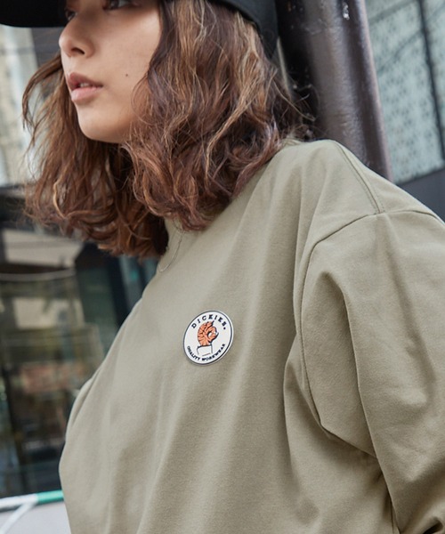 Dickies(ディッキーズ)の「Dickies/ディッキーズ オーバーサイズワッペンロンT(Tシャツ/カットソー・レディース・ブラック/カーキ/サックスブルー/ピンク/ブルー/オートミール/チャコール/ベージュ系2・M/L)」の15枚目の写真