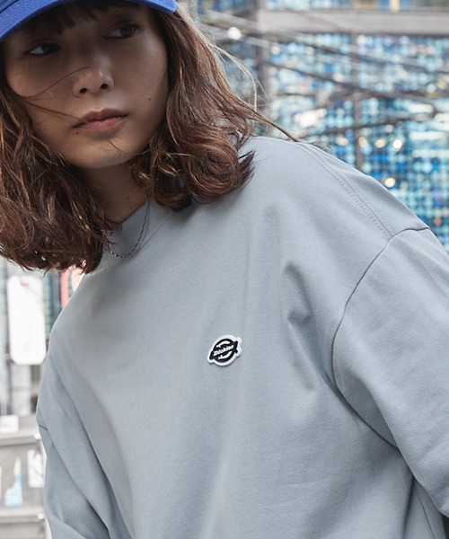 Dickies(ディッキーズ)の「Dickies/ディッキーズ オーバーサイズワッペンロンT(Tシャツ/カットソー・レディース・ブラック/カーキ/サックスブルー/ピンク/ブルー/オートミール/チャコール/ベージュ系2・M/L)」の21枚目の写真