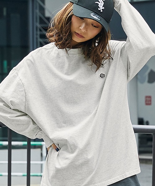 Dickies(ディッキーズ)の「Dickies/ディッキーズ オーバーサイズワッペンロンT(Tシャツ/カットソー・レディース・ブラック/カーキ/サックスブルー/ピンク/ブルー/オートミール/チャコール/ベージュ系2・M/L)」の11枚目の写真