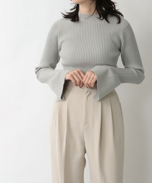 yuw（ユウ）の「フレアスリーブニットプルオーバー　262898（ニット/セーター・レディース・ブラック/グレー/ブルー/アイボリー/グリーン/ブルー系その他/ライトブルー/パープル・FREE）」の3枚目の写真