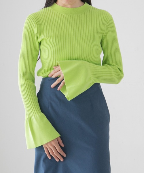 yuw（ユウ）の「フレアスリーブニットプルオーバー　262898（ニット/セーター・レディース・ブラック/グレー/ブルー/アイボリー/グリーン/ブルー系その他/ライトブルー/パープル・FREE）」の4枚目の写真