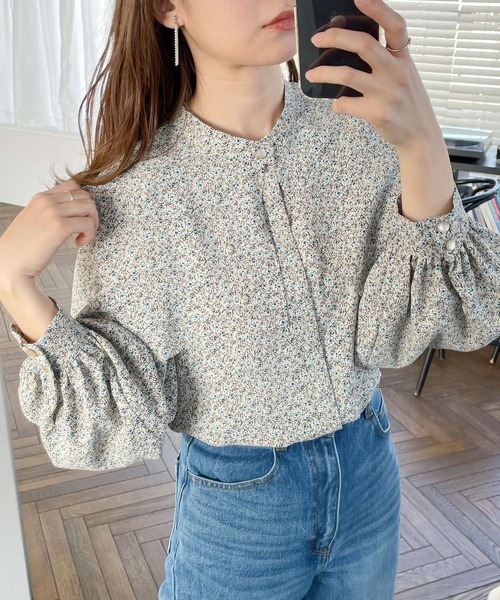 mysty woman（ミスティウーマン）の「ソフト花柄付け襟ブラウス 267555（シャツ/ブラウス・レディース・ブラック/イエロー/ライトベージュ・FREE）」の3枚目の写真