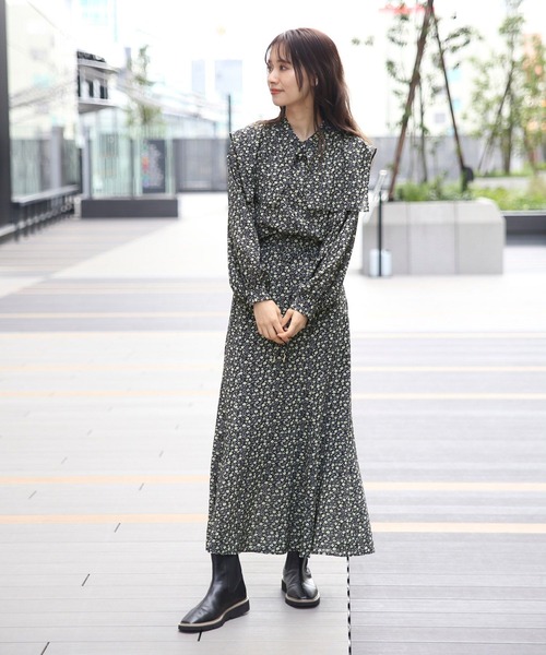 mysty woman（ミスティウーマン）の「ソフト花柄付け襟ブラウス 267555（シャツ/ブラウス・レディース・ブラック/イエロー/ライトベージュ・FREE）」の5枚目の写真