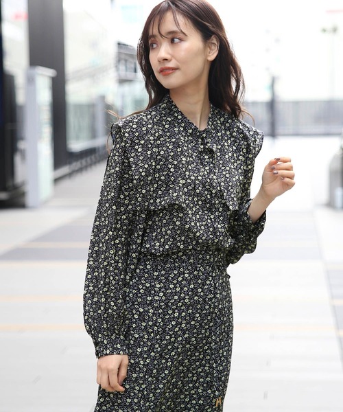 mysty woman（ミスティウーマン）の「ソフト花柄付け襟ブラウス 267555（シャツ/ブラウス・レディース・ブラック/イエロー/ライトベージュ・FREE）」の6枚目の写真