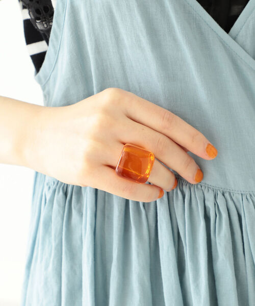 BEAMS BOY（ビームスボーイ）の「BEAMS BOY / クリア リング（リング・レディース・ホワイト/イエロー/オレンジ/グリーン/ホワイト系その他2/ライトブルー・ONE SIZE）」の6枚目の写真