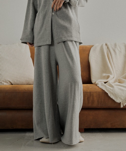 Fashion Letter(ファッションレター)の「裏起毛ゆったりロング丈ワイドパンツ(スウェットパンツ・レディース・ブラック/ライトカーキ/杢グレー・M~L/4L~5L/LL~3L)」の1枚目の写真