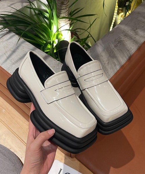 HALEY PESCA(ヘーリーペスカ)の「HALEY PESCA/スクエアトゥ 厚底ローファー(ローファー・レディース・ホワイト/ブラック・40/38/36)」の7枚目の写真
