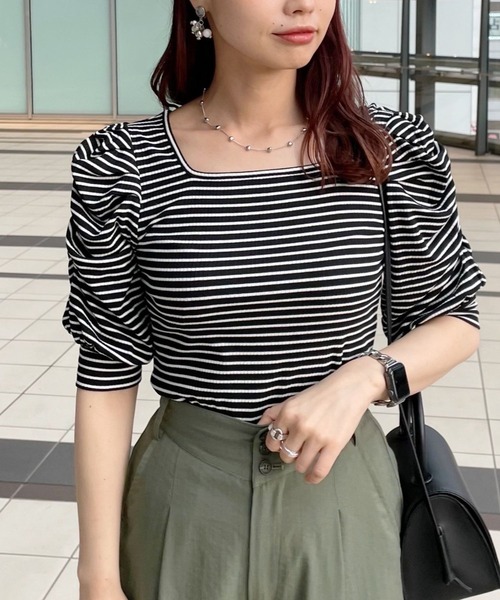 mysty woman(ミスティウーマン)の「パワショル2WAYテレコプルオーバー 283364(Tシャツ/カットソー・レディース・オフホワイト/オレンジ/ホワイト系/ブラック系/ブラック・FREE)」の5枚目の写真